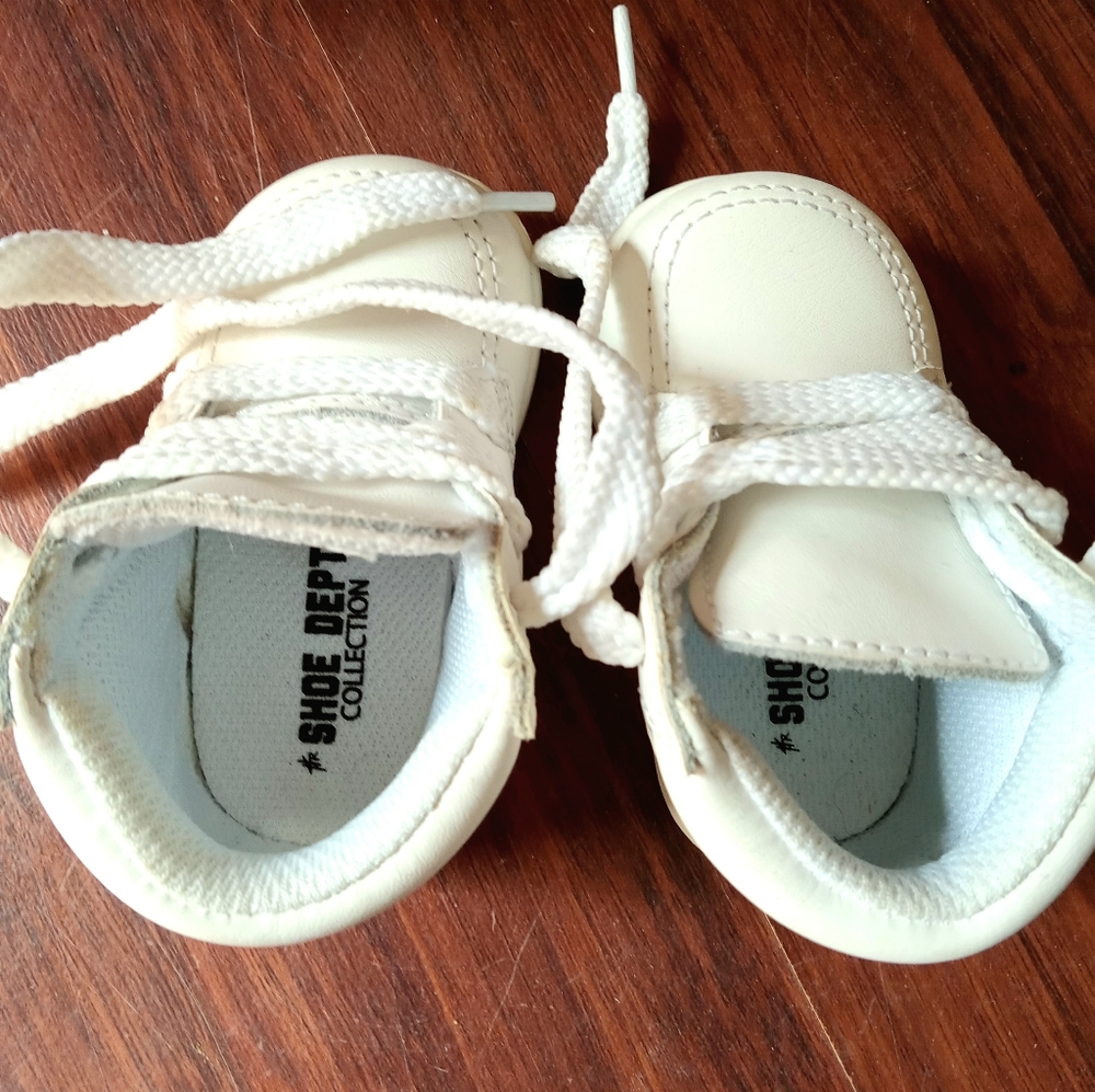 The Shoe Department First Walker Shoes Size 2W - Picture 3 of 4